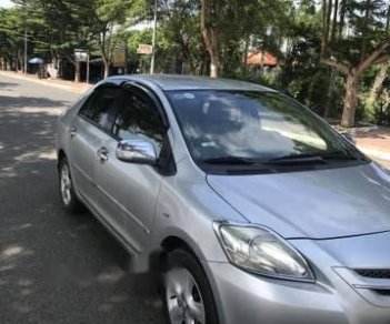 Toyota Vios  E  2010 - Gia đình bán Toyota Vios E năm sản xuất 2010, màu bạc 