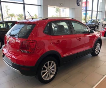 Volkswagen Polo   2018 - Cần bán xe Volkswagen Polo năm 2018, màu đỏ 