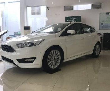 Ford Focus   1.5L Ecoboost 2018 - Bán xe Ford Focus 1.5L Ecoboost 2018, màu trắng giá cạnh tranh