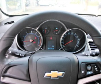 Chevrolet Cruze LT 2017 - Bán xe Chevrolet Cruze LT sản xuất năm 2017, màu trắng, giá chỉ 475 triệu