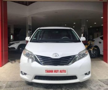 Toyota Sienna 2010 - Bán Toyota Sienna năm sản xuất 2010, màu trắng xe gia đình