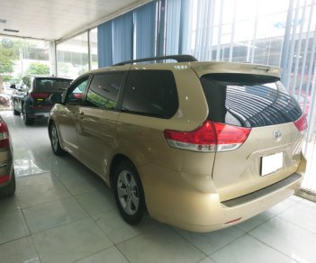 Toyota Sienna  2.7LE 2010 - Bán Toyota Sienna 2.7LE model 2011, màu vàng cát