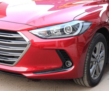 Hyundai Elantra 1.6 MT 2018 - Hyundai Elantra 1.6 MT màu đỏ, xe có sẵn, giao ngay, hỗ trợ vay trả góp đến 90% lãi suất cực ưu đãi. LH: 0903 175 312