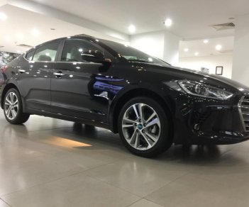 Hyundai Elantra 1.6 MT 2018 - Hyundai Elantra 1.6MT màu đen, xe có sẵn giao ngay, hỗ trợ vay trả góp đến 90% lãi suất ưu đãi. LH: 0903 175 312