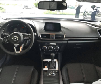 Mazda 3 2.0 SD 2018 - Bán Mazda 3 năm 2018 màu trắng