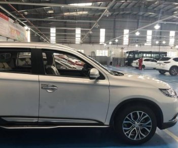 Mitsubishi Outlander  2.0 CVT 2018 - Bán ô tô Mitsubishi Outlander đời 2018, màu trắng