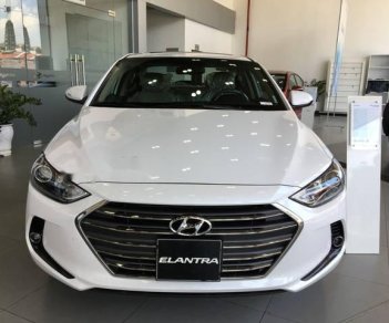 Hyundai Elantra    1.6 MT 2018 - Bán Hyundai Elantra năm sản xuất 2018, màu trắng