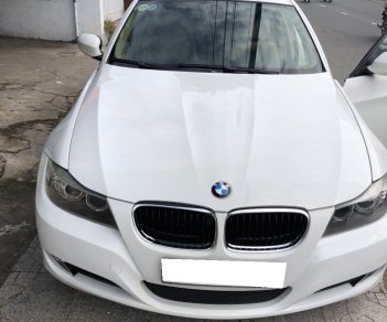 BMW 3 Series 320i 2009 - Cần bán BMW 320i 2009, màu trắng còn mới tinh