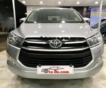Toyota Innova 2.0E 2016 - Cần bán gấp Toyota Innova 2.0E năm 2016, màu bạc 