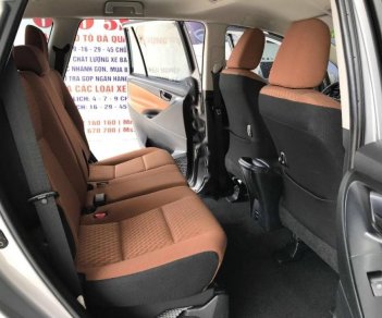 Toyota Innova 2.0E 2016 - Cần bán gấp Toyota Innova 2.0E năm 2016, màu bạc 