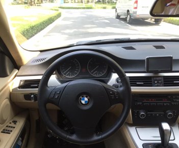 BMW 3 Series 320i 2010 - Gia đình cần bán BMW 320i trùm mền ít đi, sản xuất 2010, màu trắng