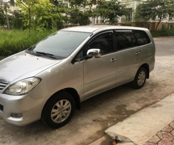 Toyota Innova 2.0G 2011 - Cần bán Toyota Innova 2.0G đời 2011, màu bạc, xe gia đình