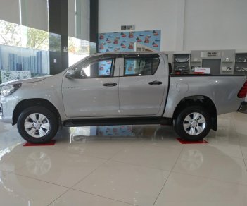 Toyota Hilux 2.4 AT 4x2 2018 - Toyota Hilux số tự động 1 cầu giao liền, đủ màu, trả góp từ 170tr, lãi suất 0.55%