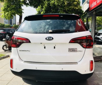 Kia Sorento 2.2 AT DATH 2017 - Cần bán xe Kia Sorento 2.2 AT DATH năm sản xuất 2017, màu trắng, giá chỉ 915 triệu