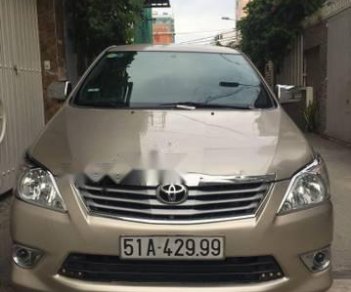 Toyota Innova V 2013 - Bán xe Toyota Innova V năm 2013, màu vàng số tự động