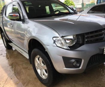 Mitsubishi Triton 2011 - Bán ô tô Mitsubishi Triton năm sản xuất 2011, màu bạc, xe nhập như mới