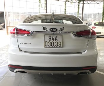 Kia Cerato 1.6MT 2017 - Bán Kia Cerato 1.6MT màu trắng số sàn sản xuất 2017 đăng ký 2018 bản đủ mẫu mới