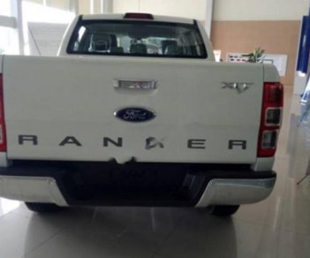 Ford Ranger XLT 2.2L 4x4 MT 2018 - Bán xe Ford Ranger XLT 2.2L 4x4 MT năm 2018, màu trắng, xe nhập 
