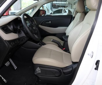 Kia Rondo 2.0GAT 2018 - Bán Kia Rondo 2018 xe tự động 7 chỗ, giá 669tr, hỗ trợ vay 95%. Lh 0903322195