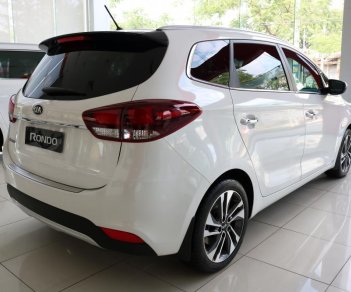 Kia Rondo 2.0GAT 2018 - Bán Kia Rondo 2018 xe tự động 7 chỗ, giá 669tr, hỗ trợ vay 95%. Lh 0903322195