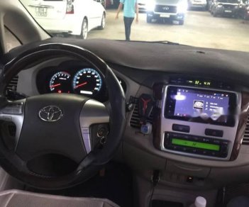 Toyota Innova V 2013 - Bán xe Toyota Innova V năm 2013, màu vàng số tự động