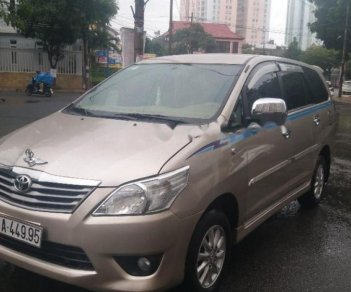 Toyota Innova E 2012 - Cần bán Toyota Innova E đời 2012, màu vàng cát, số sàn