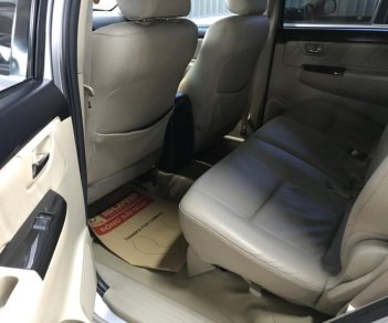 Toyota Fortuner V (4x2) 2016 - Bán Fortuner V 9/2016 màu bạc, giá còn thương lượng