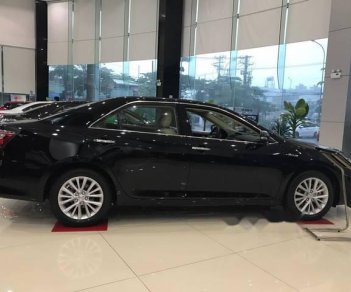 Toyota Camry  2.0E 2018 - Cần bán Toyota Camry 2.0E sản xuất năm 2018, màu đen, giá chỉ 972 triệu