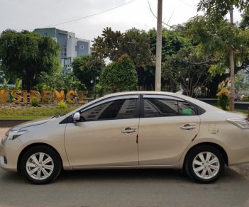 Toyota Vios E 2016 - Cần bán xe Toyota Vios (1.5 E) CVT, sản xuất 2016, màu ghi-vàng, gia đình sử dụng mới 98%