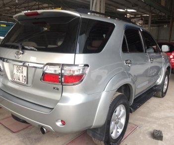 Toyota Fortuner G 2.5MT 2011 - Bán Toyota Fortuner G 2.5MT màu bạc, máy dầu, số sàn, sản xuất 2011, gốc Sài Gòn