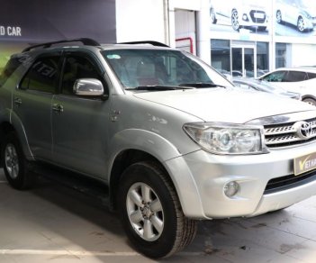 Toyota Fortuner G 2.5MT 2011 - Bán ô tô Toyota Fortuner G 2.5MT đời 2011, màu bạc