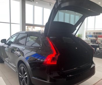 Volvo V90 Cross County T6 AWD 2018 - Bán Volvo V90 Cross County T6 AWD sản xuất năm 2018, màu đen sang trọng đẳng cấp