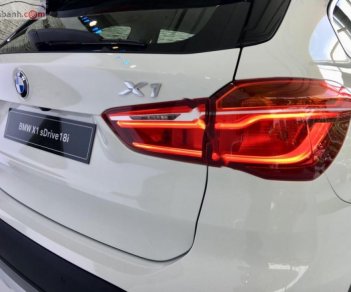 BMW X1 sDriver18i 2018 - Cần bán xe BMW X1 sDriver18i năm sản xuất 2018, màu trắng, xe nhập