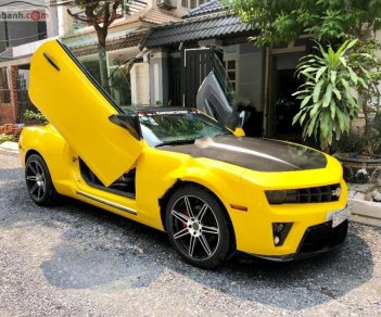 Chevrolet Camaro 3.6 RS 2010 - Cần bán gấp Chevrolet Camaro 3.6 RS năm sản xuất 2010, màu vàng, nhập khẩu