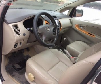 Toyota Innova 2.0G 2011 - Cần bán gấp Toyota Innova 2.0G năm 2011, màu bạc  