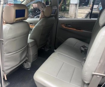 Toyota Innova 2.0G 2011 - Cần bán gấp Toyota Innova 2.0G năm 2011, màu bạc số sàn