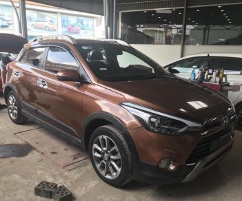 Hyundai i20 Active 2017 - Bán Hyundai i20 Active 2017, màu nâu, nhập khẩu, giá bán 578tr, còn thương lượng cho AE thiện chí đến xem xe