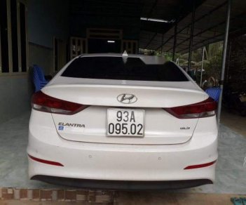 Hyundai Elantra   MT 2017 - Bán xe cũ Hyundai Elantra MT năm 2017, màu trắng, 590 triệu