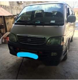 Toyota Hiace 2002 - Cần bán xe Toyota Hiace năm sản xuất 2002, giá 105tr