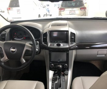 Chevrolet Captiva LTZ 2.4 AT FWD 2015 - Bán Captiva đời 2015 chạy 50.000 km, xe đẹp, còn sổ bảo hành bao test hãng