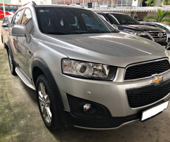 Chevrolet Captiva LTZ 2.4 AT FWD 2015 - Bán Captiva đời 2015 chạy 50.000 km, xe đẹp, còn sổ bảo hành bao test hãng