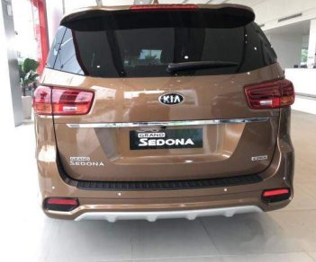 Kia Sedona 2018 - Bán xe Kia Sedona năm sản xuất 2018, màu nâu