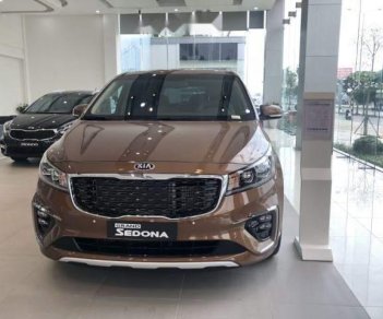 Kia Sedona 2018 - Bán xe Kia Sedona năm sản xuất 2018, màu nâu