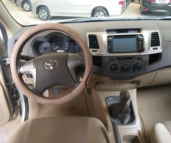 Toyota Hilux E 2012 - Cần bán Toyota Hilux đời 2012, màu bạc, giá chỉ 450 triệu