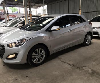 Hyundai i30 1.6AT 2013 - Bán Hyundai i 30 màu bạc, số tự động, nhập Ấn Độ 2013 mẫu mới, biển Sài Gòn, lăn bánh 39000km