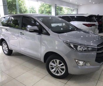 Toyota Innova E 2017 - Bán Innova E số sàn 2017, màu bạc, xe như mới