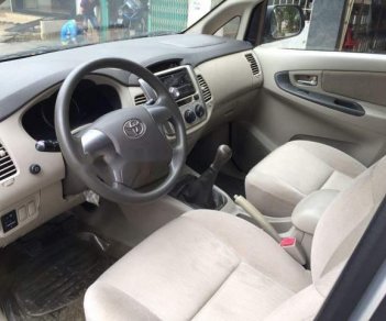 Toyota Innova  MT 2015 - Cần bán Innova 2.0E Sx 2015, xe gia đình không kinh doanh dịch vụ