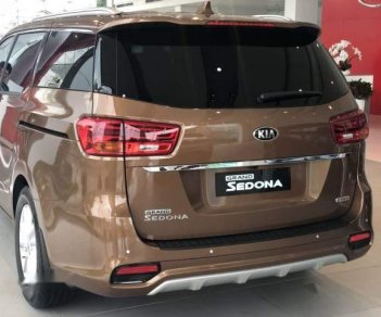 Kia Sedona 2018 - Bán xe Kia Sedona năm sản xuất 2018, màu nâu