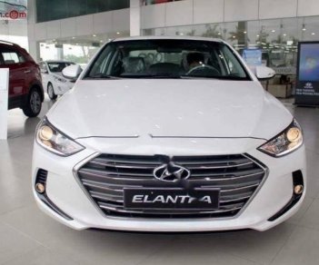 Hyundai Elantra 2018 - Bán ô tô Hyundai Elantra đời 2018, màu trắng, giá 635tr