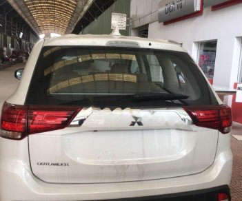 Mitsubishi Outlander 2.0 CVT 2018 - Bán xe Mitsubishi Outlander 2.0 CVT đời 2018, màu trắng  